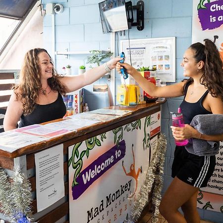 Mad Monkey Waterfront Vandrarhem Cairns Exteriör bild