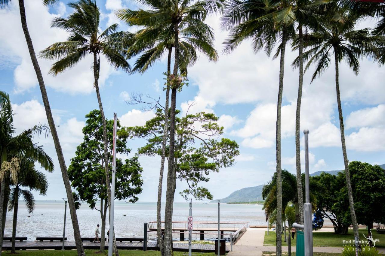 Mad Monkey Waterfront Vandrarhem Cairns Exteriör bild